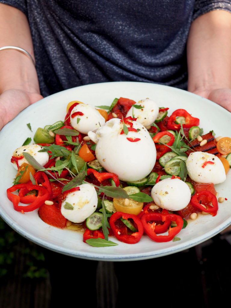 Salade met gegrilde watermeloen en burrata