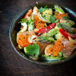 Avocadosalade met Thaise vinaigraitte en zalm