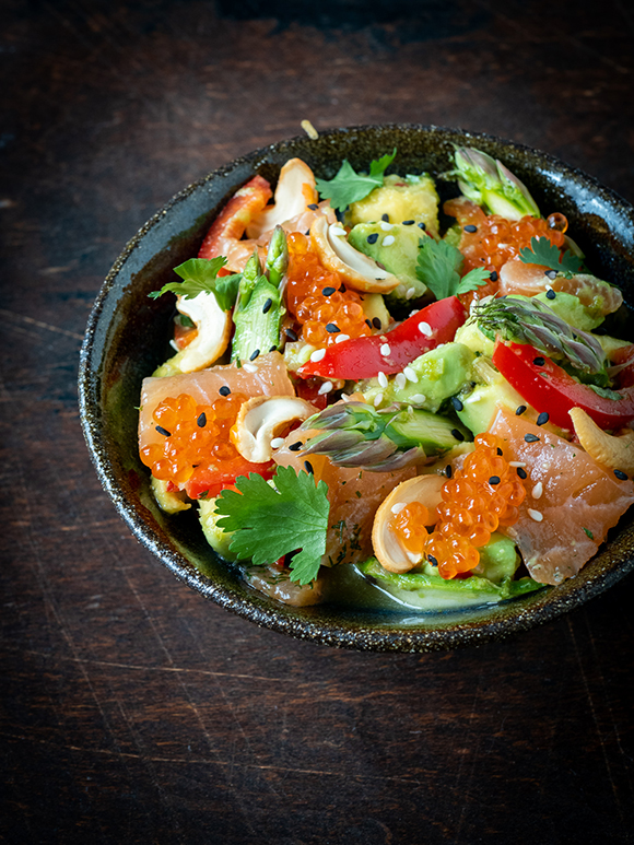 Avocadosalade met Thaise vinaigraitte en zalm