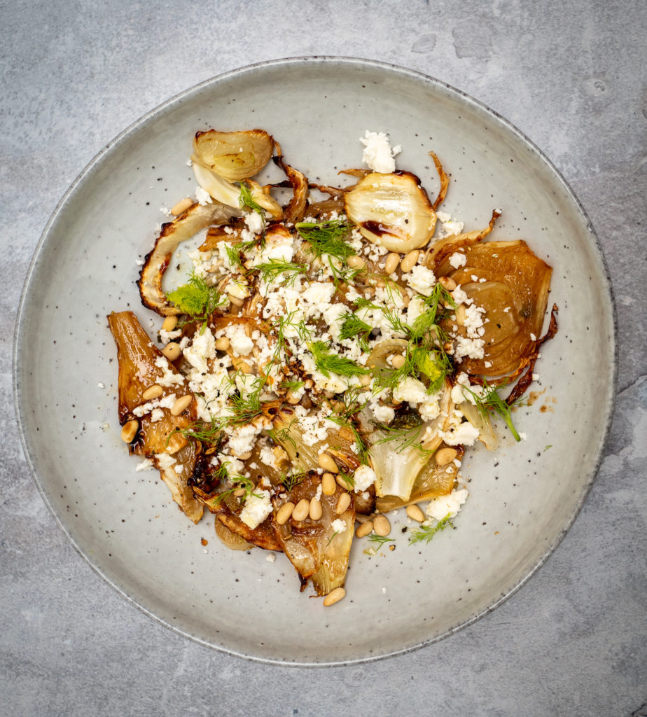 Gekaramelliseerde geroosterde venkel met feta