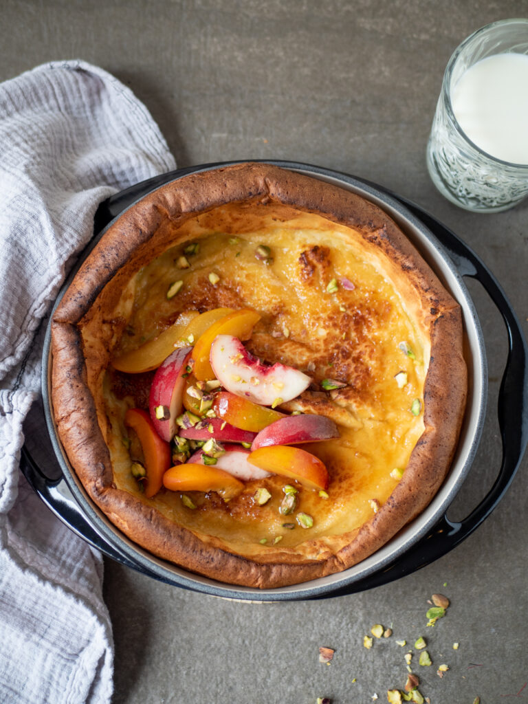 Dutch baby met steenvruchten