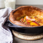 Dutch baby met steenvruchten