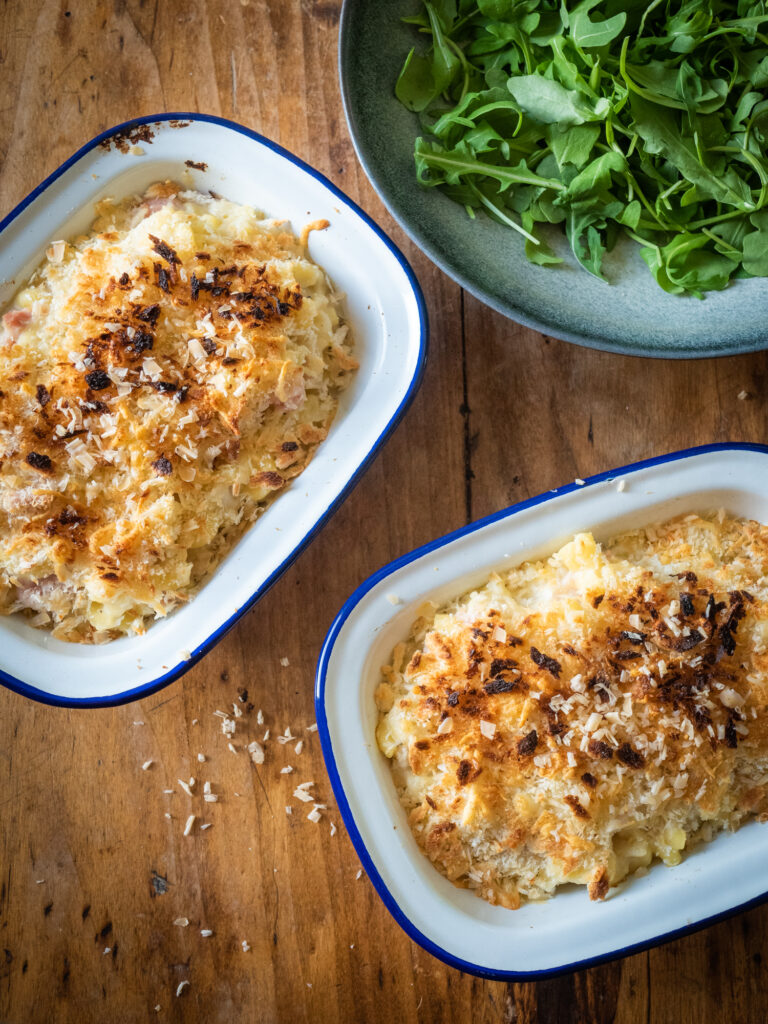 Horentjes met bloemkool-kaassaus en grillham