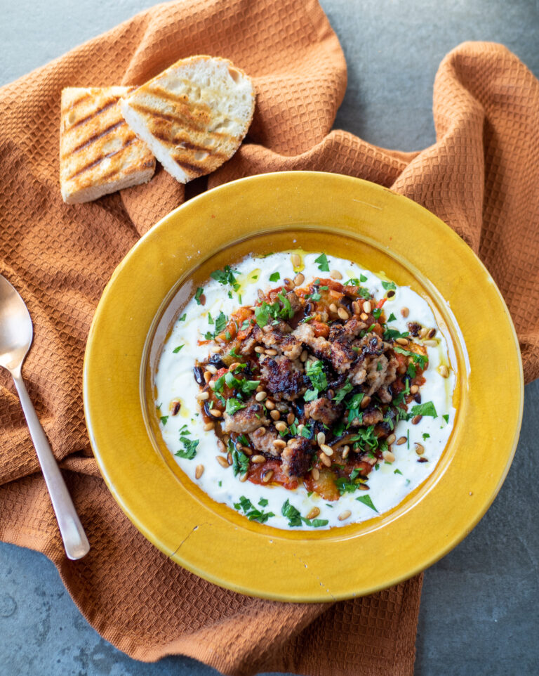 Fatteh van aubergines en gehakt