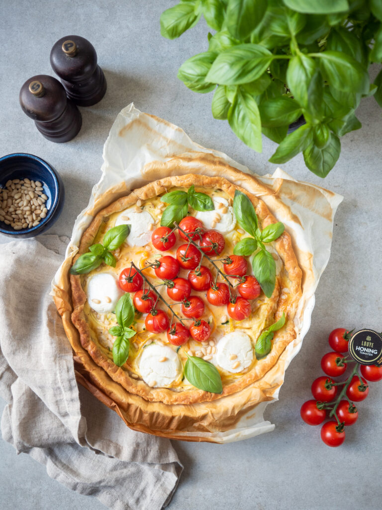 Quiche met geitenkaas, groentespaghetti en Honingtomaten