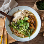 Snelle miso mushroom ramen