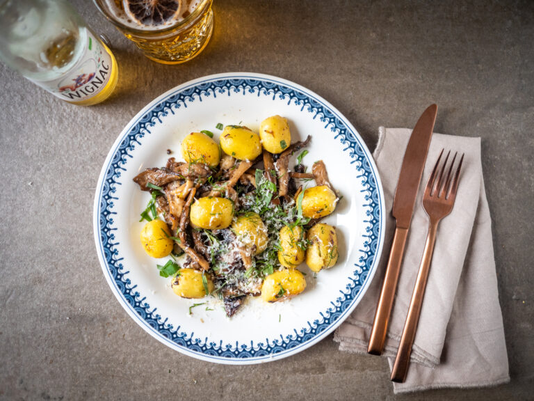 Gnocchi met paddenstoelen, kruiden en boter-citroensaus