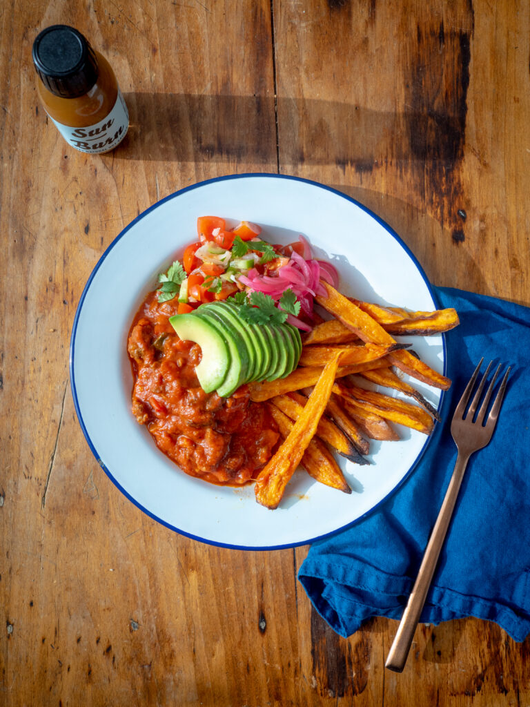 Chili con carne met zoete aardappelfrietjes